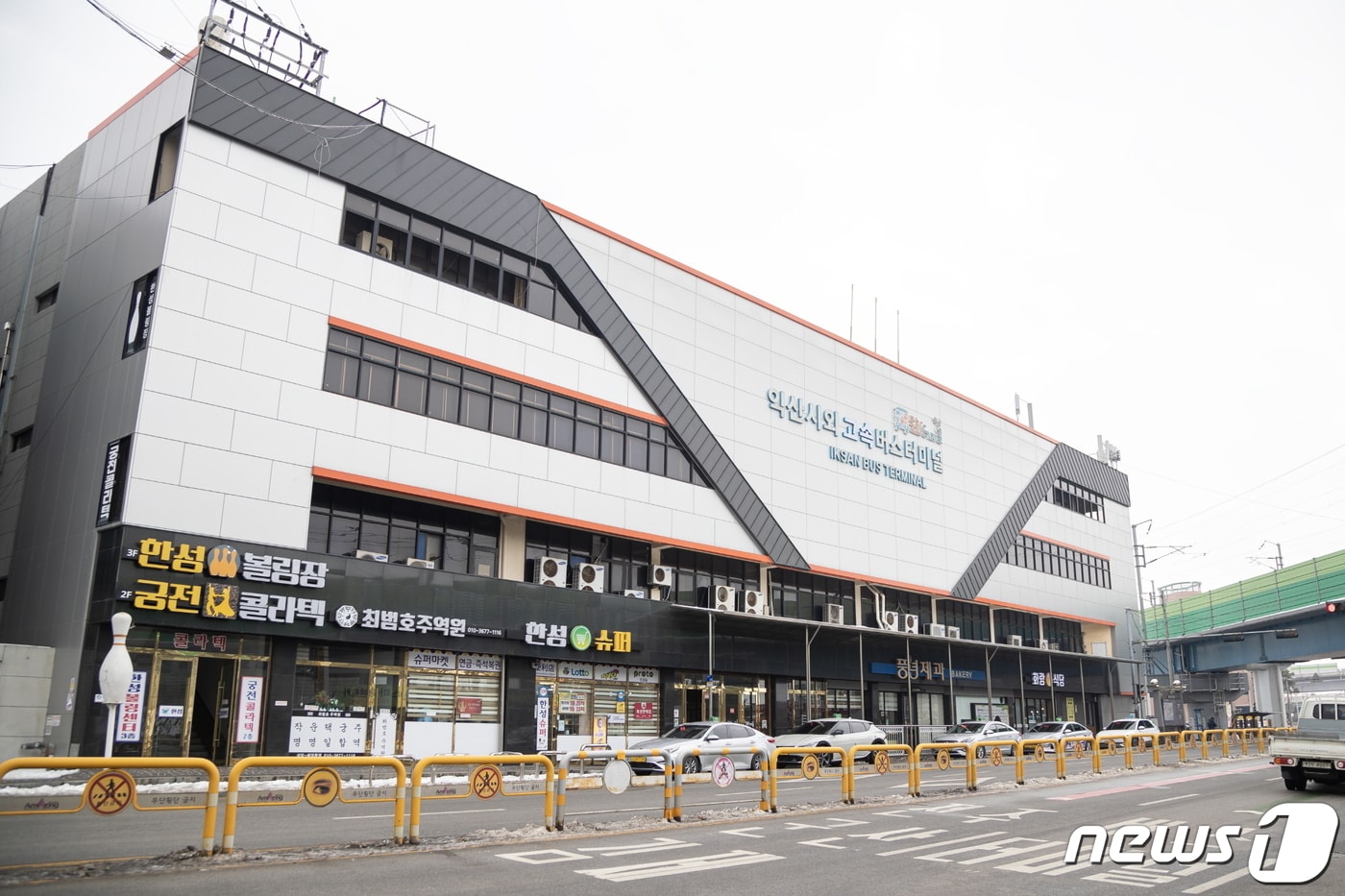 전북 익산시 평화동에 있는 고속버스터미널이 폐업하면서 앞으로 시외버스터미널에서 모든 노선이 통합 운영된다.(익산시 제공)2022.12.30./뉴스1