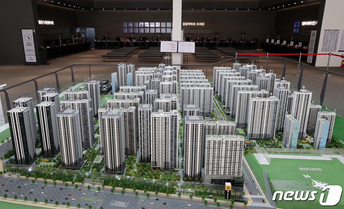 대구에서 이달 중 700여가의 신규 아파트 분양이 예정돼 있다. 사진은 한 견본주택의 단지 모형 모습. ⓒ News1 DB