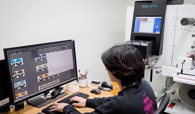 Express label 에서 any-JETII를 사용하여 라벨상품을 출력하는 모습ⓒ 뉴스1