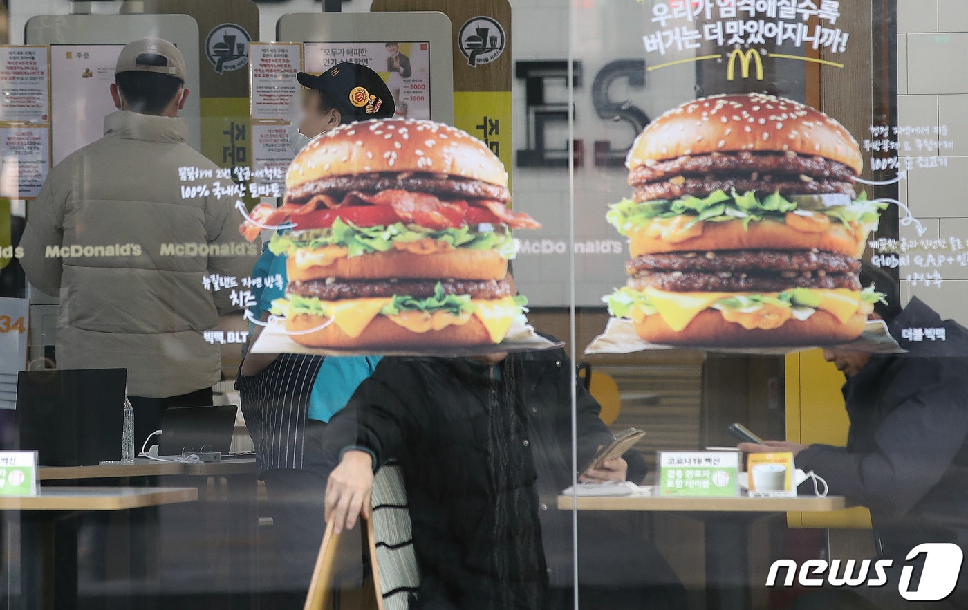 사진은 지난 2월16일 서울 시내의 한 맥도날드 매장 모습. 2022.2.16/뉴스1 ⓒ News1 임세영 기자