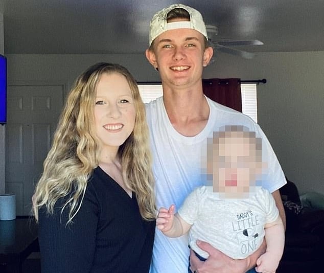 지난 2019년 미성년자 제자 A군(가운데)과 성관계한 혐의로 기소됐다가 풀려난 베일리 터너(맨 왼쪽). 두 사람은 2019년 5월 결혼해 이듬해 2월 아이를 낳았다. (페이스북 갈무리) ⓒ 뉴스1