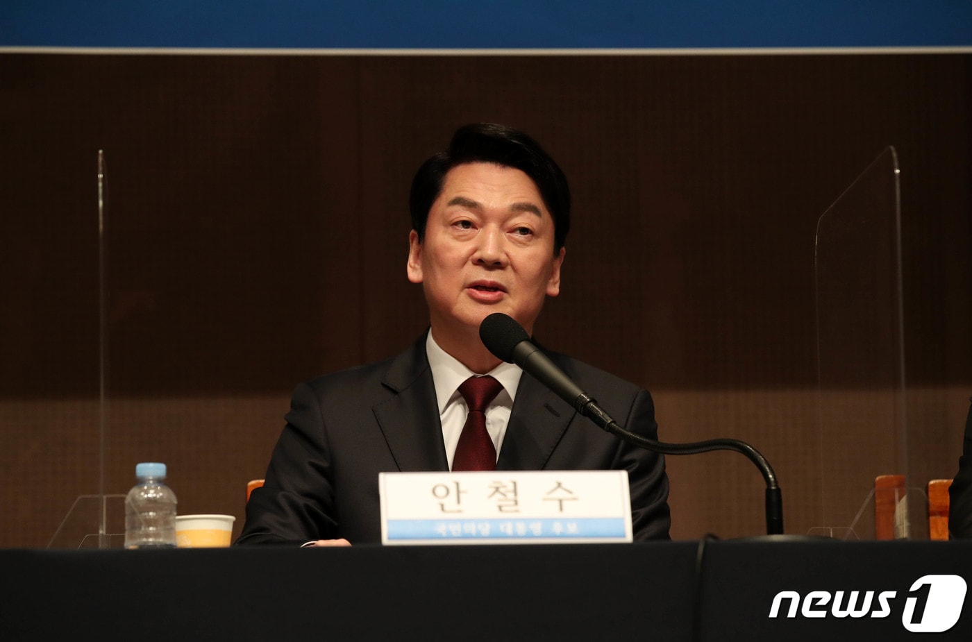 안철수 국민의당 대선후보가 8일 오전 서울 광화문 한국프레스센터에서 열린 대선후보 초청 관훈토론회에서 발언하고 있다. 2022.2.8/뉴스1 ⓒ News1 국회사진취재단
