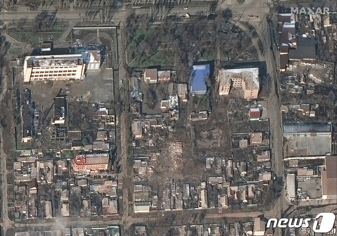지난 9일(현지시간) 우크라이나 남부 마리우폴에서 러시아의 공격으로 파괴된 주택과 건물이 보이고 있다. 2022.03.09/news1 ⓒ 로이터=뉴스1 ⓒ News1 김민수 기자