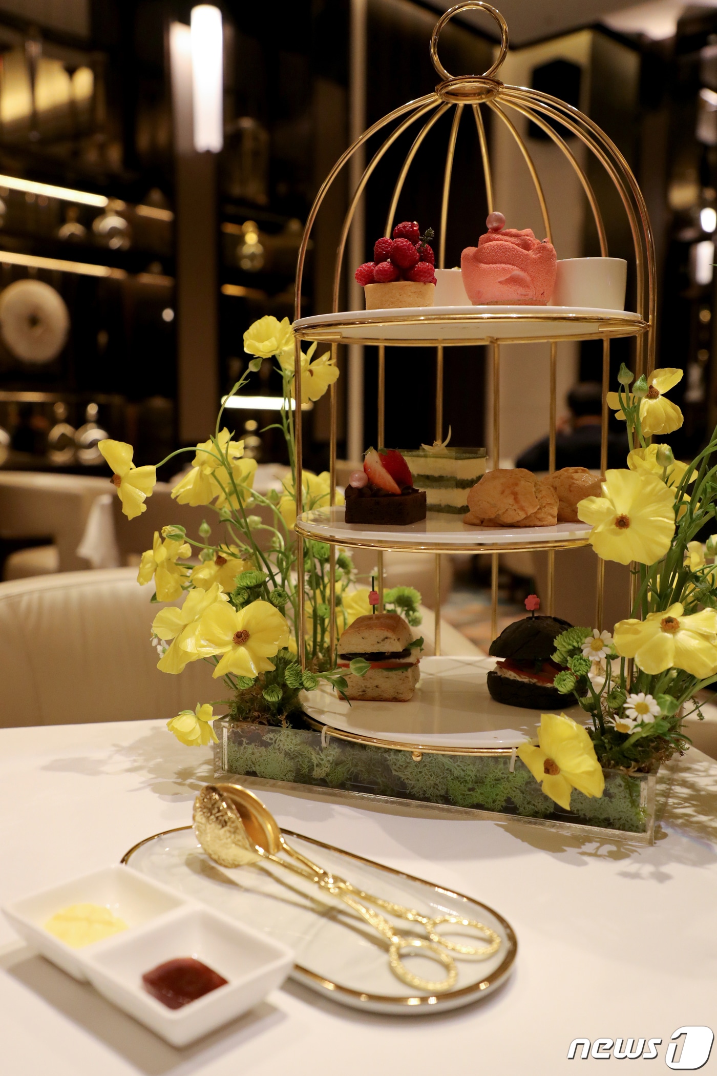 부산롯데호텔이 4월2일부터 2개월간 매주 주말 낮 12시부터 오후 2시30분까지 호텔 1층 더 라운지 앤 바에서 '애프터눈 티 브런치 위드 로네펠트'를 선보인다. 2022.3.21/뉴스1 ⓒ News1 김영훈 기자