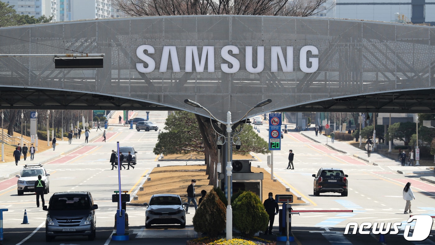 경기 수원 영통구 삼성전자 본사의 모습. 2022.3.28/뉴스1 ⓒ News1 김영운 기자