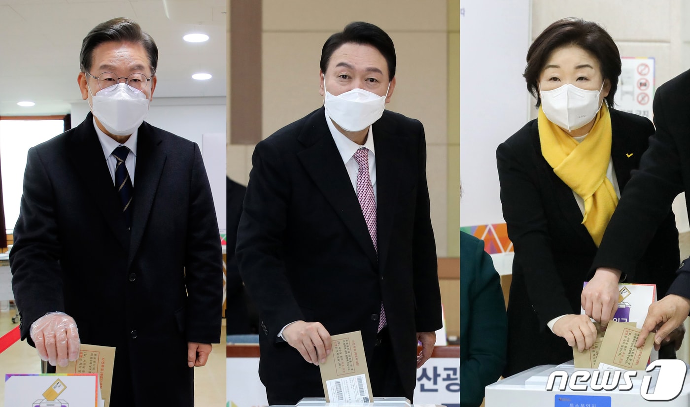 이재명(왼쪽부터) 더불어민주당 대선후보, 윤석열 국민의힘 대선후보, 심상정 정의당 대선후보가 제20대 대통령 선거 사전투표 첫날인 4일 오전 서울 중구 소공동 주민센터, 부산 남구청, 서울 종로구 혜화동 주민센터에 마련된 사전투표소를 각각 찾아 투표하고 있다. 2022.3.4/뉴스1 ⓒ News1 이승배 기자