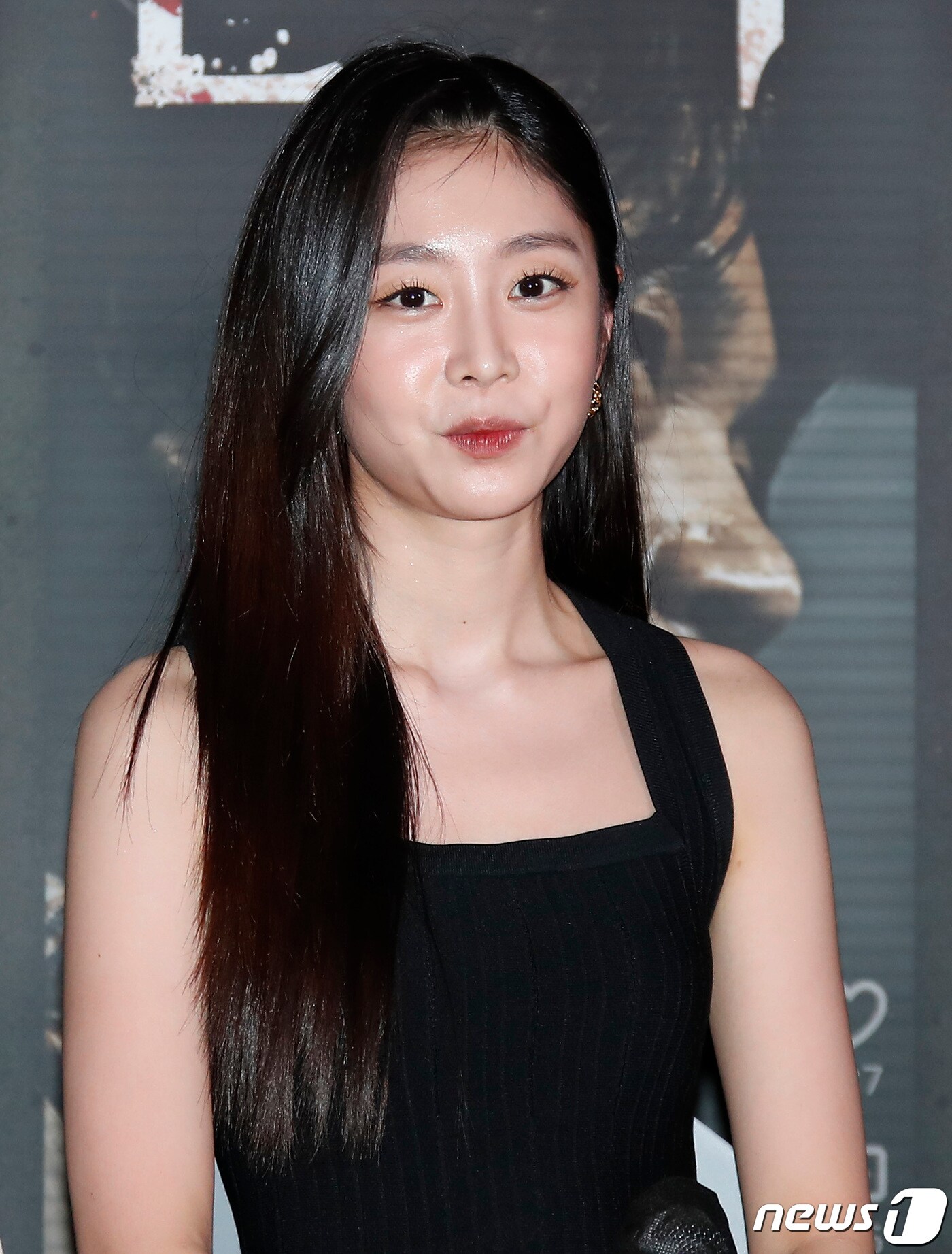 러블리즈 출신 배우 서지수가 18일 오후 서울 강남구 코엑스에서 열린 '서울괴담' 언론시사회에서 매력을 발산하고 있다. 서울괴담‘은 복수, 욕망, 저주에서 시작된 죽음보다 더한 공포를 선사하는 괴이하고 기이한 10가지 이야기를 다룬 옴니버스이다. 2022.4.18/뉴스1 ⓒ News1 권현진 기자