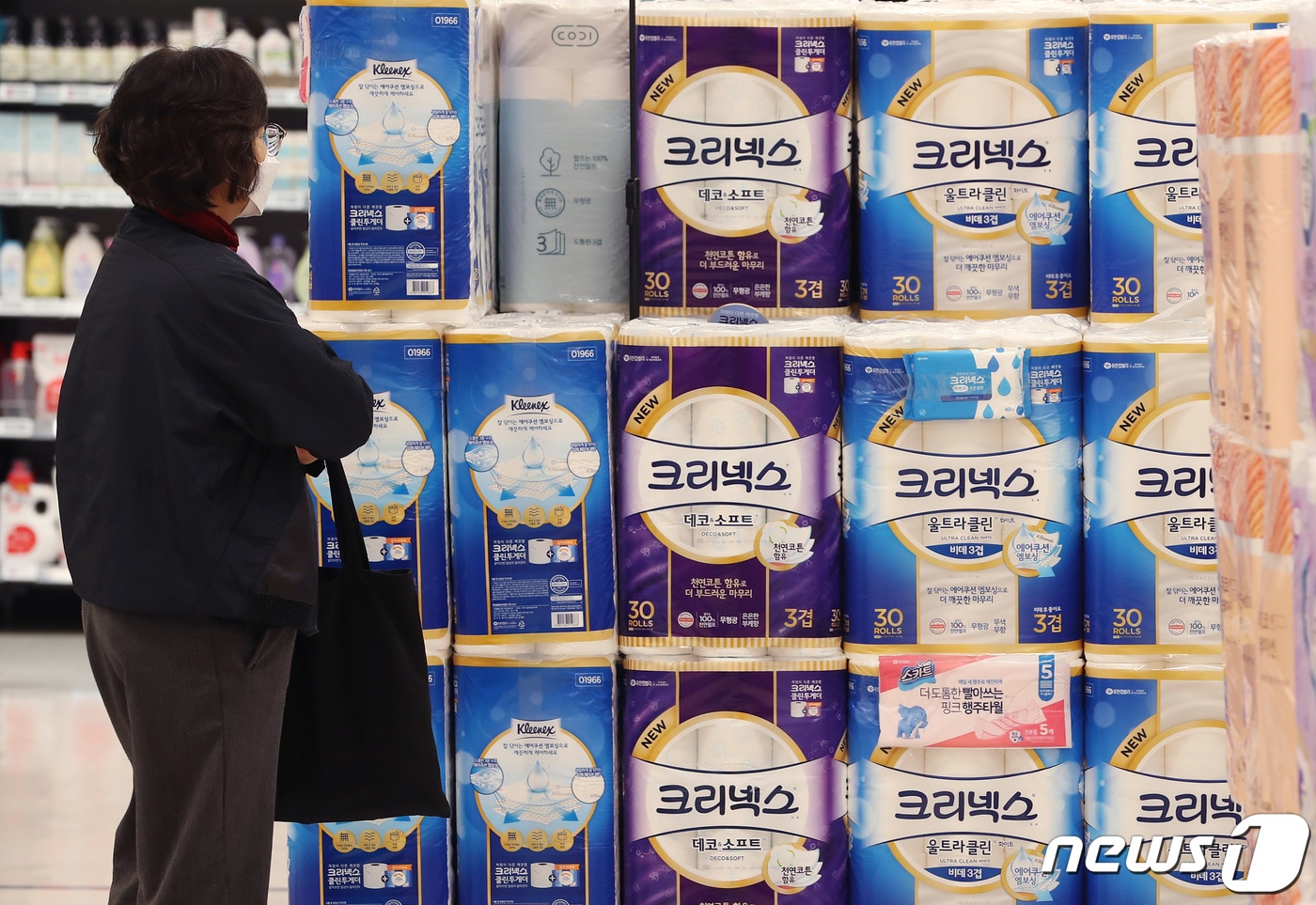 서울의 한 대형마트에 진열된 휴지./뉴스1 ⓒ News1 이성철 기자