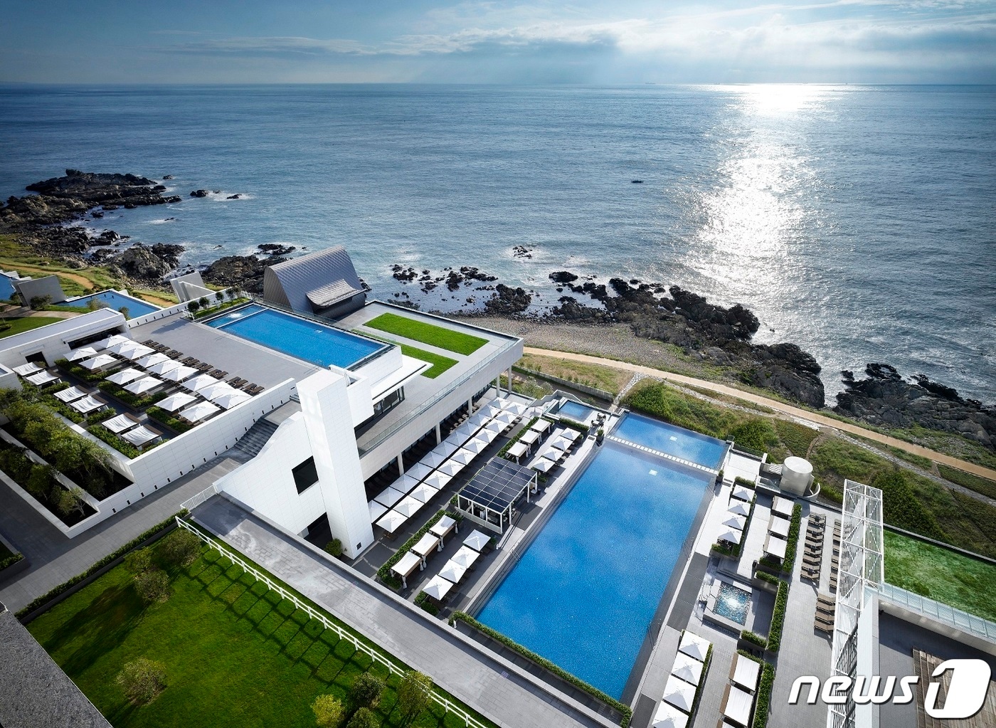 아난티 힐튼 부산 '인피니티풀'.(힐튼 부산 제공) ⓒ 뉴스1