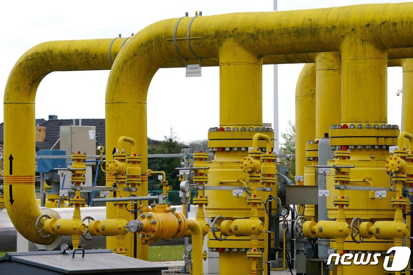 27일 (현지시간) 러시아로 부터 가스 공급이 중단된 폴란드 바르샤바의 가스관 모습이 보인다. ⓒ AFP=뉴스1 ⓒ News1 우동명 기자