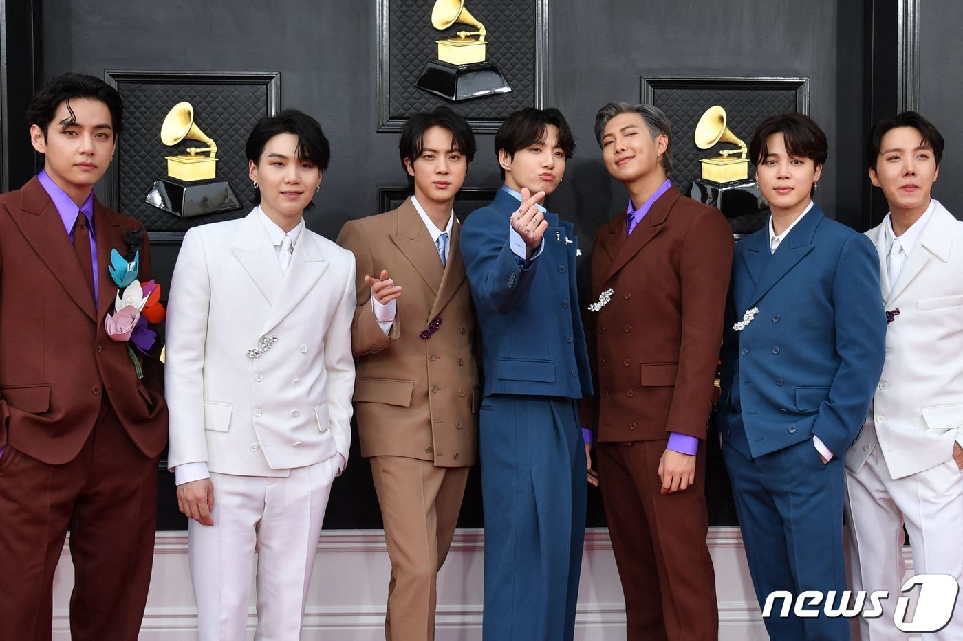 방탄소년단(BTS)이 라스베이거스 MGM 그랜드 가든 아레나에서 열린 제64회 그래미상 시상식에 도착을 하고 있다. ⓒ AFP=뉴스1 ⓒ News1 우동명 기자