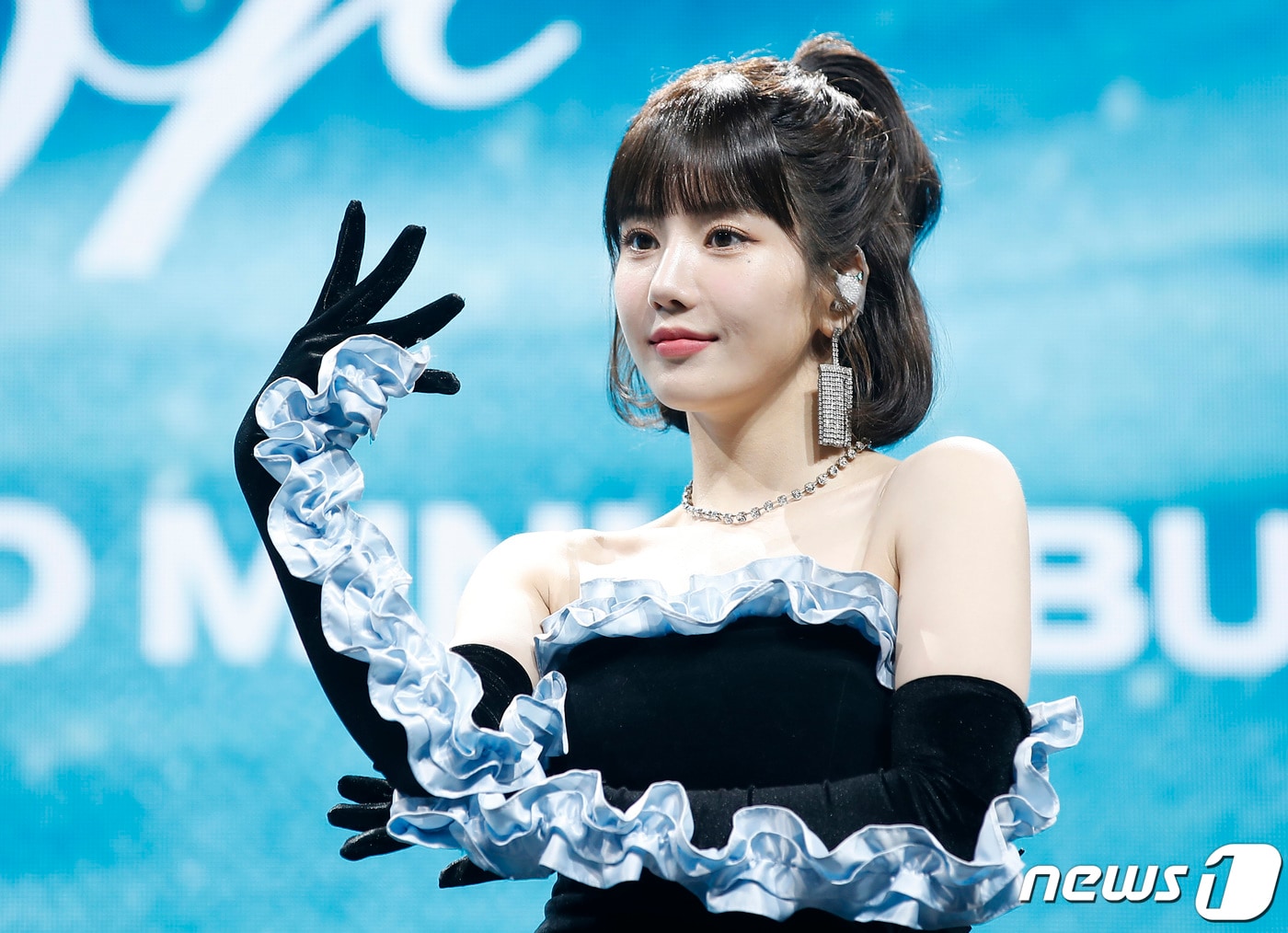 가수 권은비가 4일 오후 서울 광진구 예스24 라이브 홀에서 가진 두 번째 미니 앨범 ‘컬러(color)’ 컴백 쇼케이스에서 포즈를 취하고 있다. 2022.4.4/뉴스1 ⓒ News1 권현진 기자