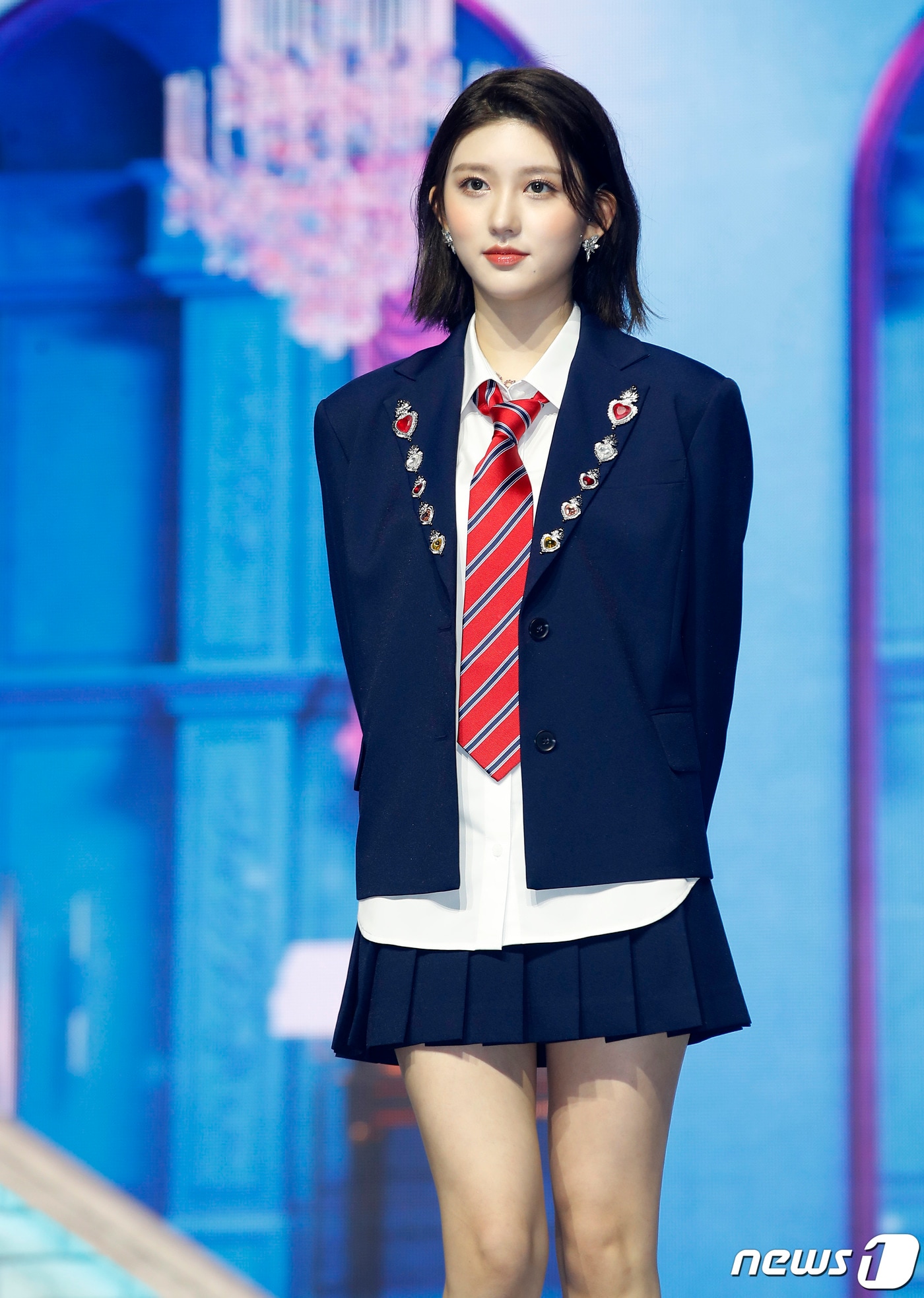 그룹 아이브(IVE) 가을이 5일 오후 서울 용산구 한남동 블루스퀘어에서 가진 두 번째 싱글 앨범 'LOVE DIVE(러브 다이브)' 발매 기념 미디어 쇼케이스에서 포즈를 취하고 있다. 2022.4.5/뉴스1 ⓒ News1 권현진 기자