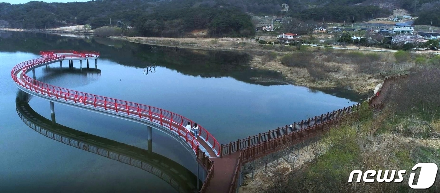 영광 불갑저수지 수변 산책로. ⓒ News1