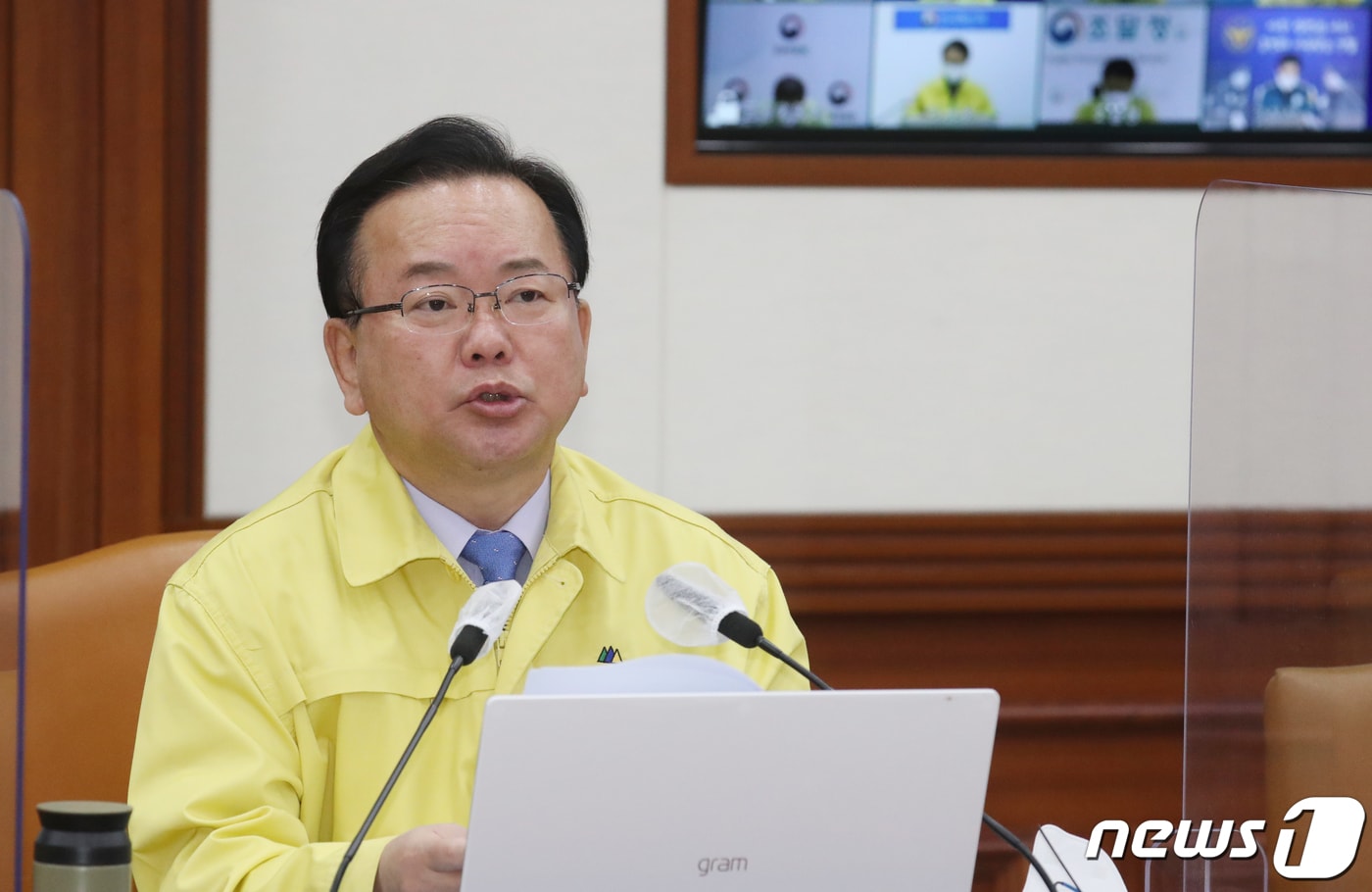 김부겸 국무총리가 8일 서울 종로구 세종대로 정부서울청사에서 열린 코로나19대응 중앙재난안전대책회의에서 모두발언을 하고 있다. 2022.4.8/뉴스1 ⓒ News1 김명섭 기자