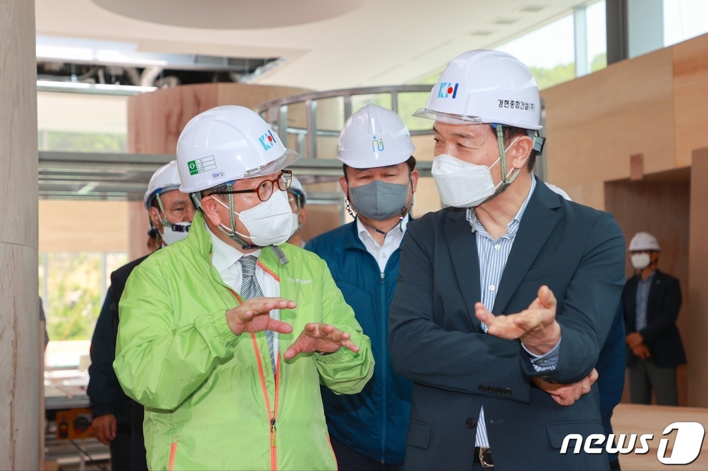 조광한 남양주시장과 임태희 경기도교육감 후보 ⓒ 뉴스1