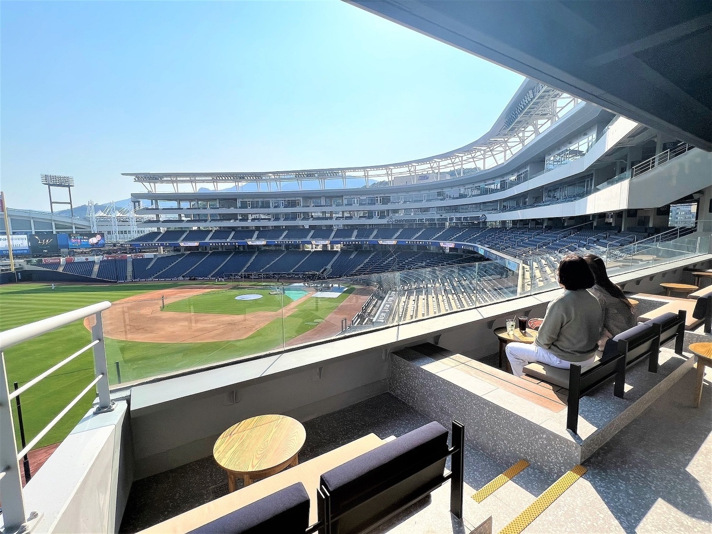 스타벅스 창원NC파크R점 테라스 좌석 전경.(스타벅스 제공)ⓒ 뉴스1