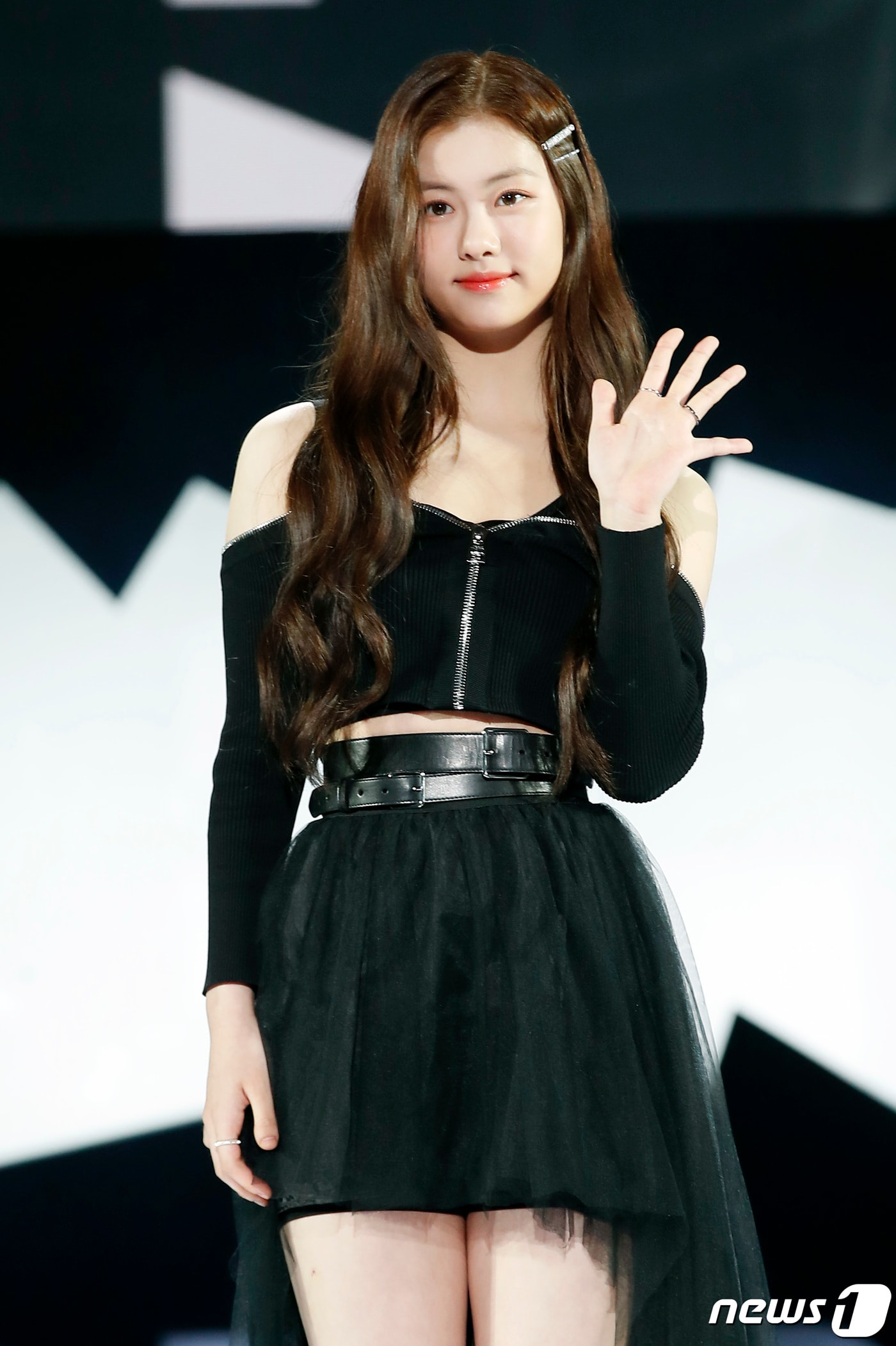 걸그룹 르세라핌(LE SSERAFIM) 김가람이 2일 서울 중구 장충체육관에서 열린 데뷔 앨범 ‘FEARLESS’ 미디어 쇼케이스에서 포즈를 취하고 있다. 2022.5.2/뉴스1 ⓒ News1 권현진 기자