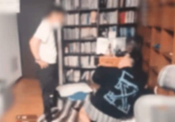 유튜버 카광(오른쪽)을 폭행한 남성 A씨 (유튜브 방송 갈무리) ⓒ 뉴스1