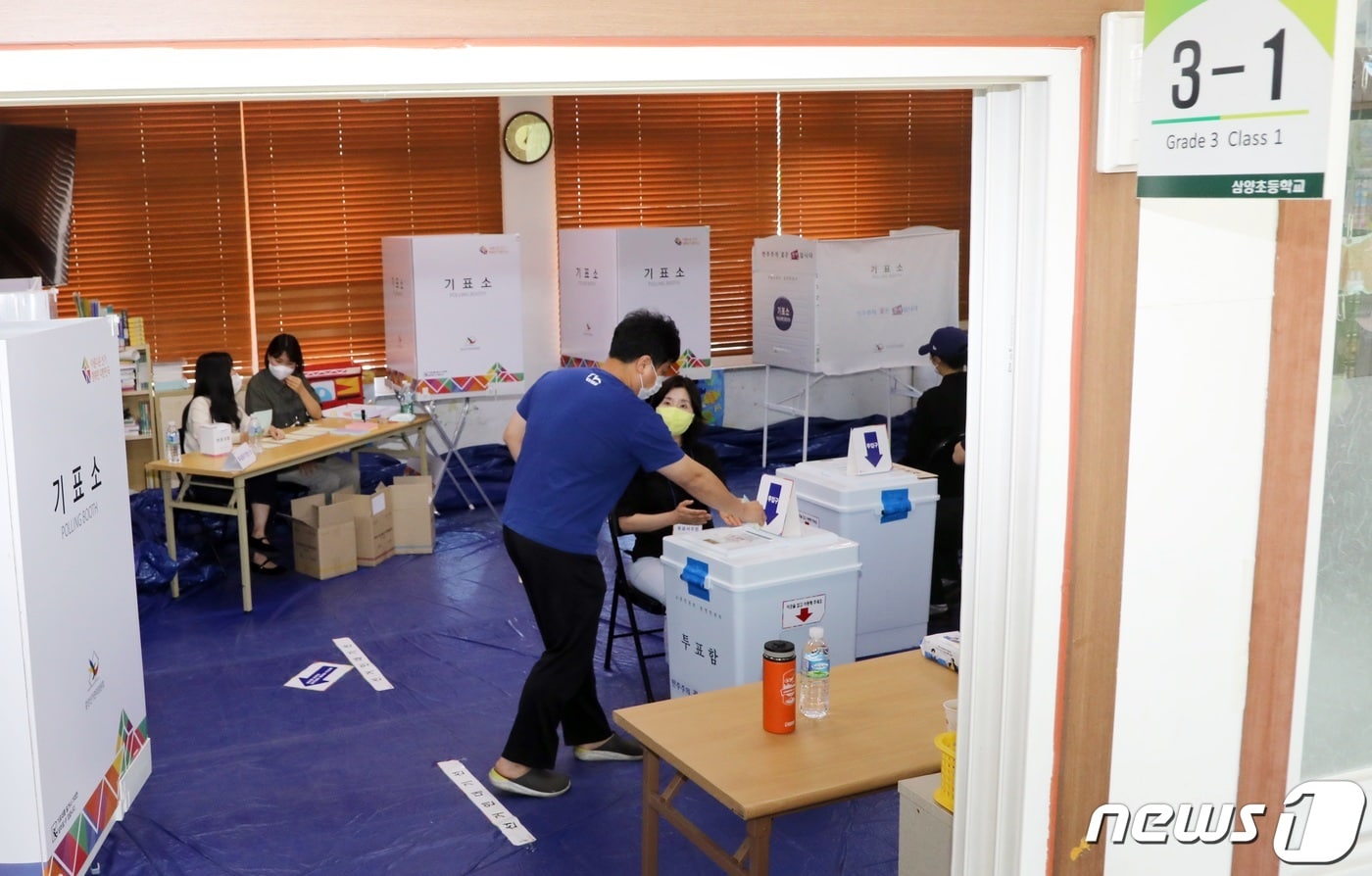 제8회 전국동시지방선거 투표 모습(자료사진)/뉴스1