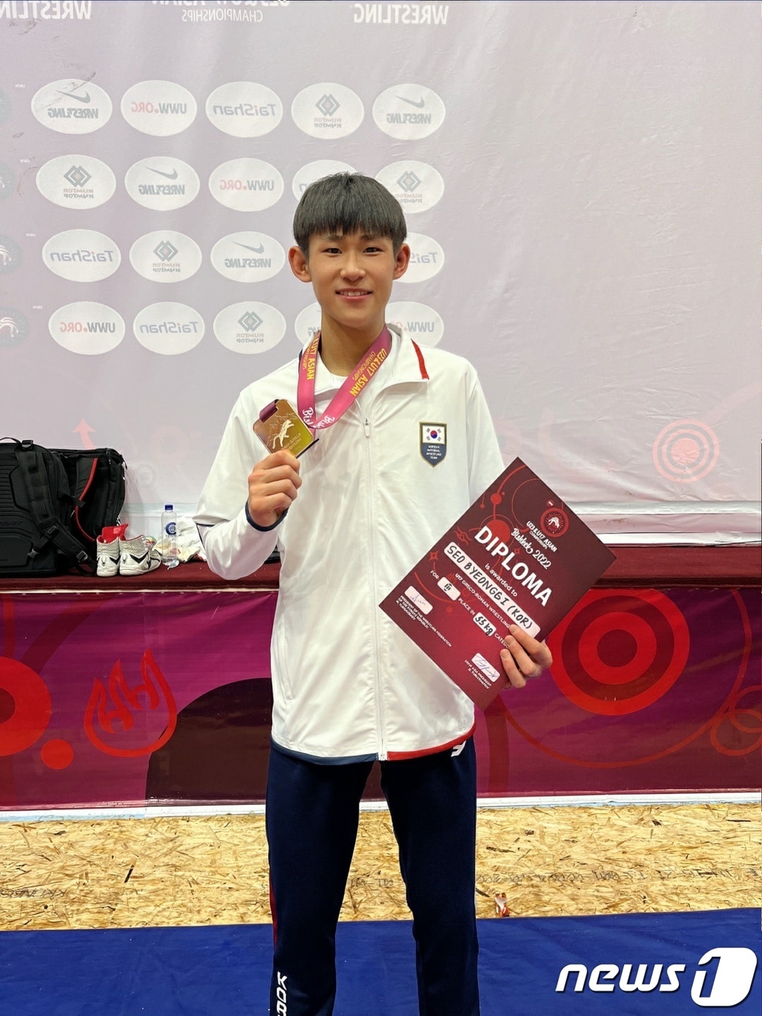 지난 17일부터 22일까지 키르기스스탄 비슈케크에서 열린 2022년 U17 아시아선수권대회에 참가해 그레코로만형 55㎏급에서 동메달을 획득한 충북체고 서병기 학생.ⓒ 뉴스1