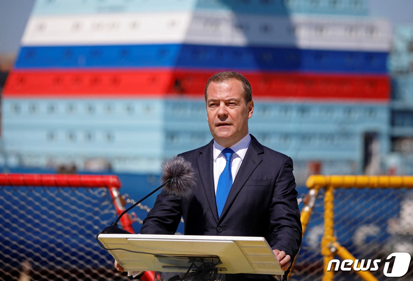 드미트리 메드베데프 러시아 국가안보회의 부의장이 29일(현지시간) 상트페테르부르크에서 열린 조선인의 날 기념식서 연설을 하고 있다. ⓒ 로이터=뉴스1 ⓒ News1 우동명 기자