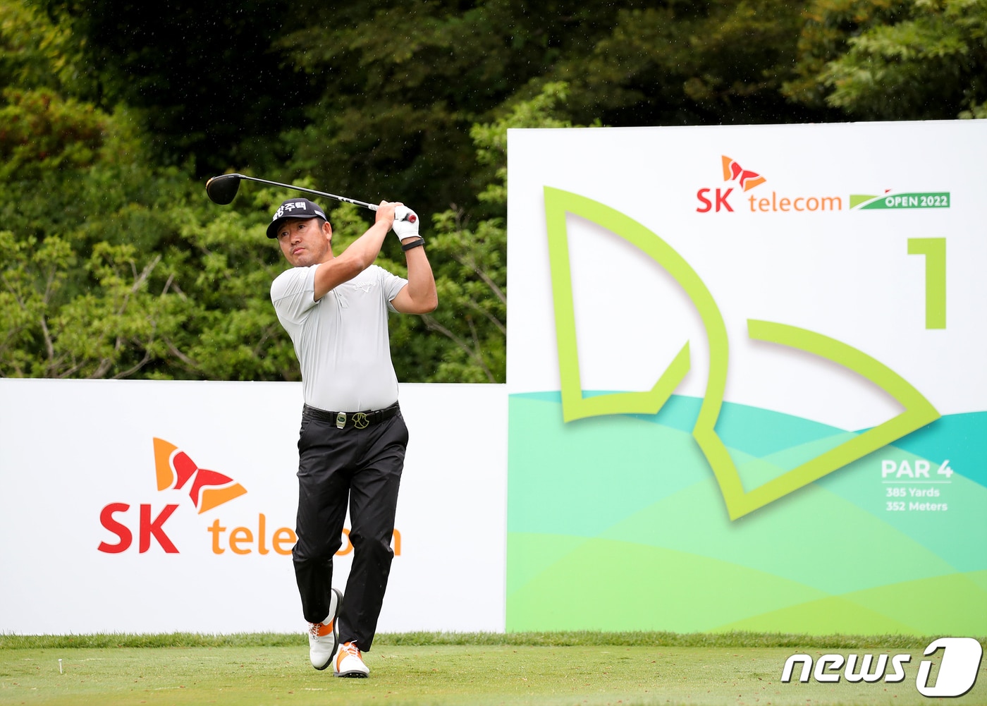 최호성이 5일 제주도 핀크스골프클럽에서 열린 SK telecom OPEN 2022 파이널라운드 1번 홀에서 드라이버 티샷을 하고 있다. (KPGA 제공) 2022.6.5/뉴스1