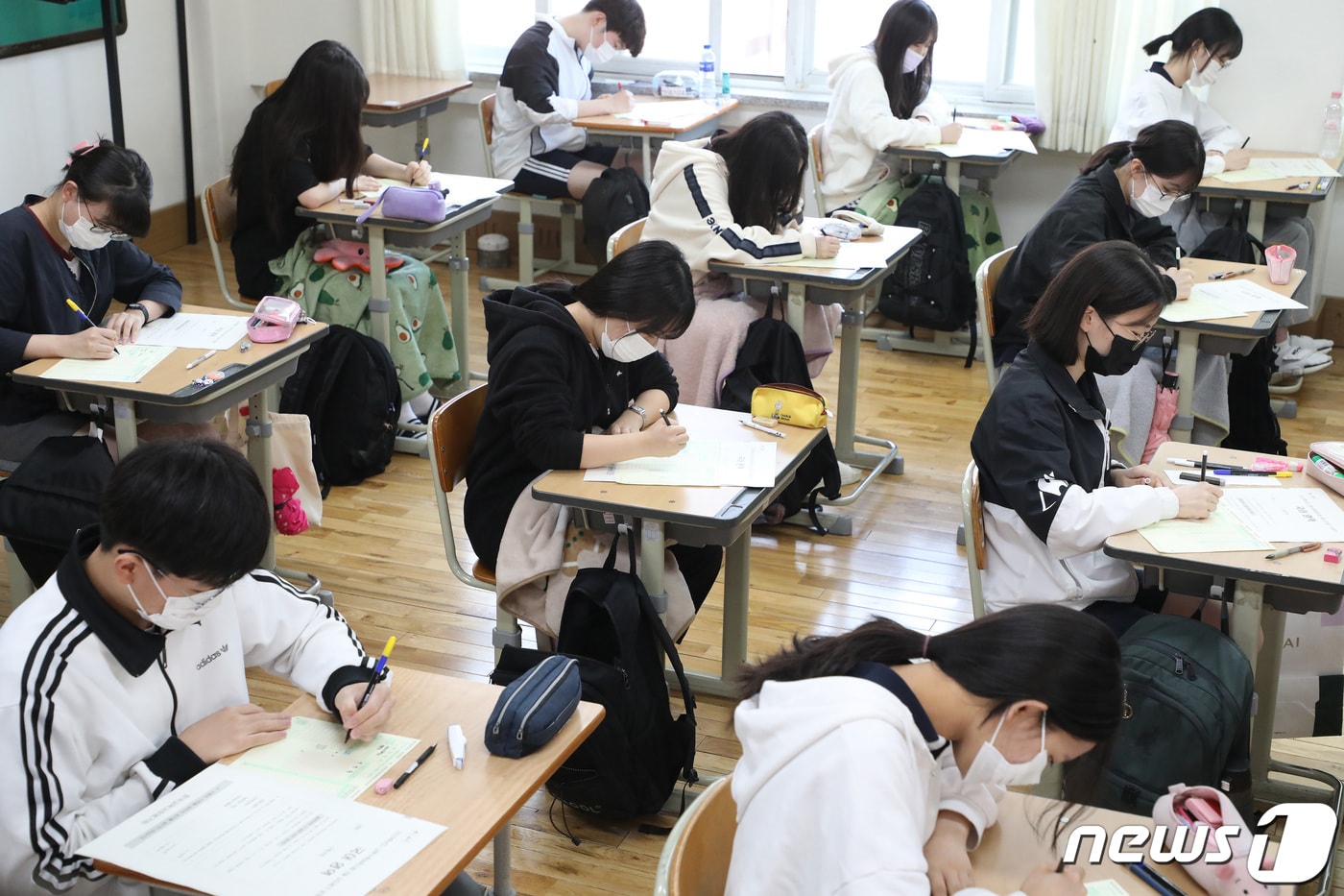 고3 수험생들이 6월 모의평가를 치르고 있다. (뉴스1DB) ⓒ News1 공정식 기자