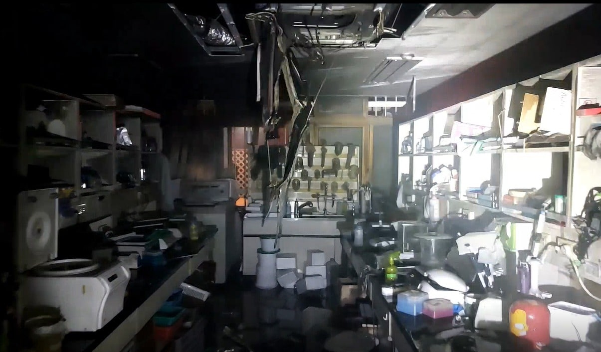 15일 오후 10시48분쯤 서울 동대문구 경희대 의과대학교 실험실에 화재가 발생했다. (서울 동대문소방서 제공)ⓒ 뉴스1