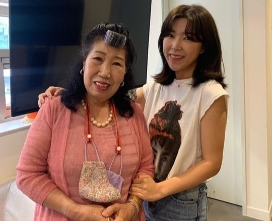 박막례 할머니와 손녀이자 유튜브 채널 운영자 김유라씨. (인스타그램 갈무리) ⓒ 뉴스1