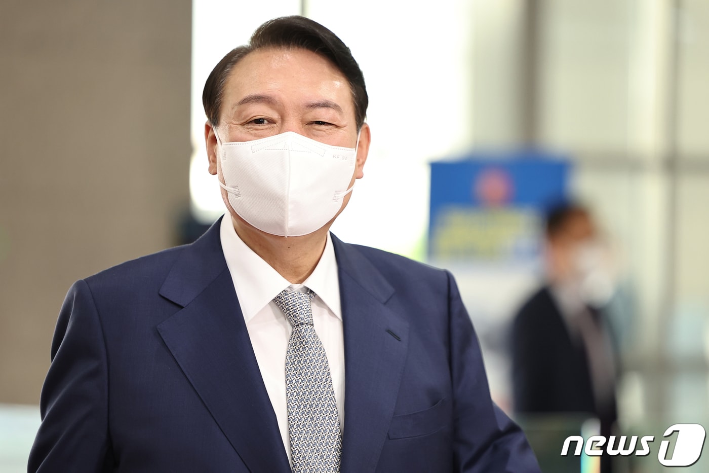 윤석열 대통령이 26일 오전 용산 대통령실에서 취재진과 출근길 문답을 하고 있다. &#40;대통령실 제공&#41; 2022.7.26/뉴스1 ⓒ News1 안은나 기자