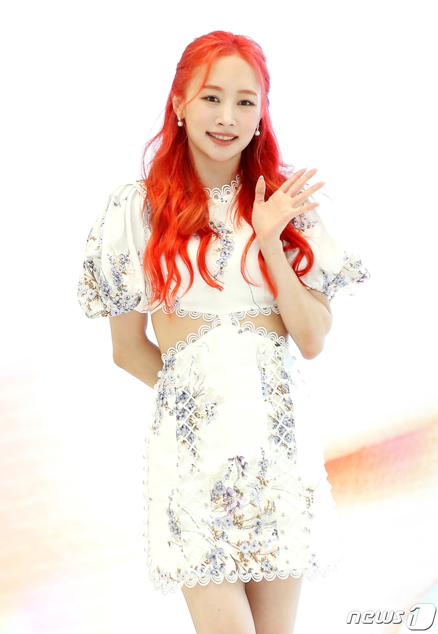 가수 니콜이 26일 오전 서울 장충동 크레스트72에서 가진 새 디지털 싱글 'YOU.F.O (유에프오)' 기자간담회에서 포즈를 취하고 있다. 지난 2007년 카라(KARA)로 데뷔한 니콜은 올해로 데뷔 15주년을 맞았다. 니콜은 이번 신곡을 통해 국내에서는 8년여 만에 솔로 활동을 펼칠 예정이다. 2022.7.26/뉴스1 ⓒ News1 권현진 기자