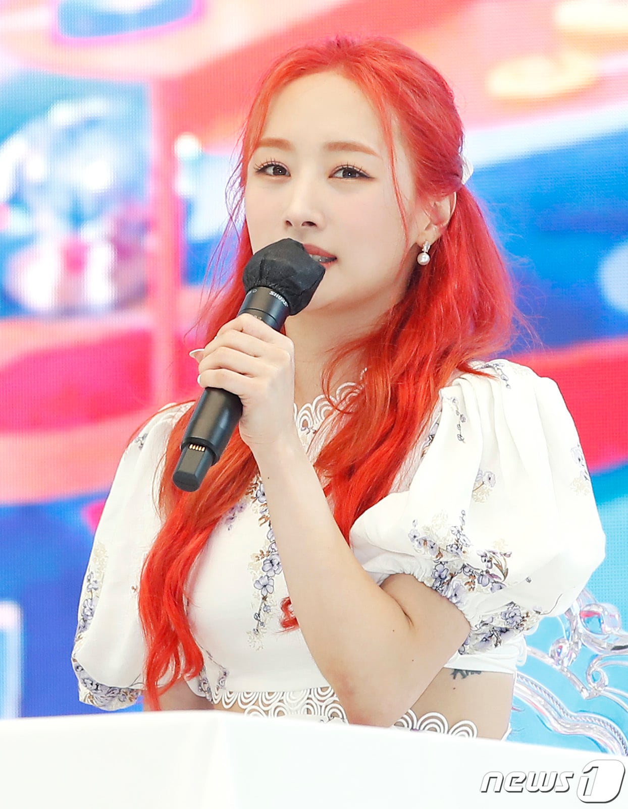 가수 니콜이 26일 오전 서울 장충동 크레스트72에서 가진 새 디지털 싱글 'YOU.F.O (유에프오)' 기자간담회에서 인사말을 하고 있다. 지난 2007년 카라(KARA)로 데뷔한 니콜은 올해로 데뷔 15주년을 맞았다. 니콜은 이번 신곡을 통해 국내에서는 8년여 만에 솔로 활동을 펼칠 예정이다. 2022.7.26/뉴스1 ⓒ News1 권현진 기자