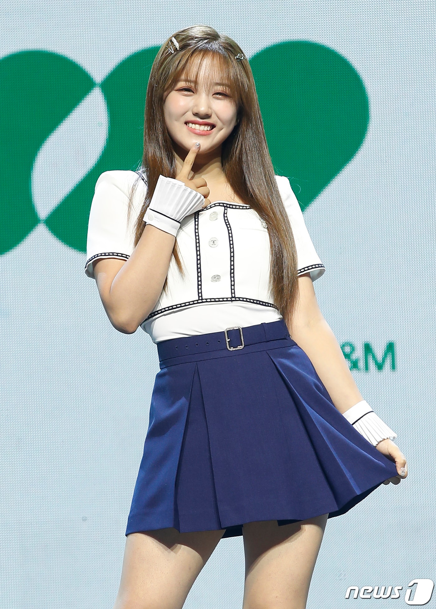 그룹 첫사랑(CSR) 유나가 27일 서울 용산구 블루스퀘어 마스터카드홀에서 가진 첫 번째 미니 앨범 'Sequence : 7272 (시퀀스 : 7272)' 발매 기념 쇼케이스에서 포즈를 취하고 있다. 2022.7.27/뉴스1 ⓒ News1 권현진 기자