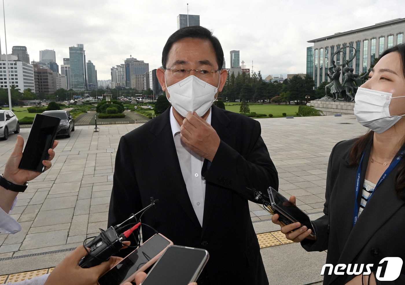 주호영 국민의힘 비상대책위원장이 10일 오전 서울 여의도 국회로 출근하며 취재진 질문에 답하고 있다. (공동취재) 2022.8.10/뉴스1 ⓒ News1 유승관 기자