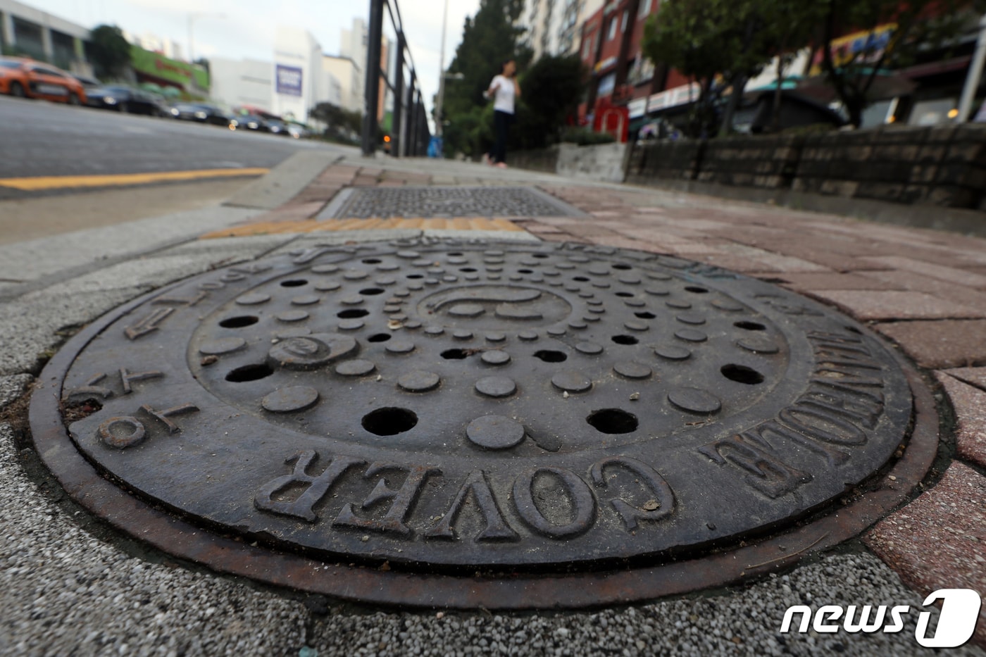 맨홀. 해당 기사 내용과는 무관. 2022.8.12/뉴스1 ⓒ News1 황기선 기자
