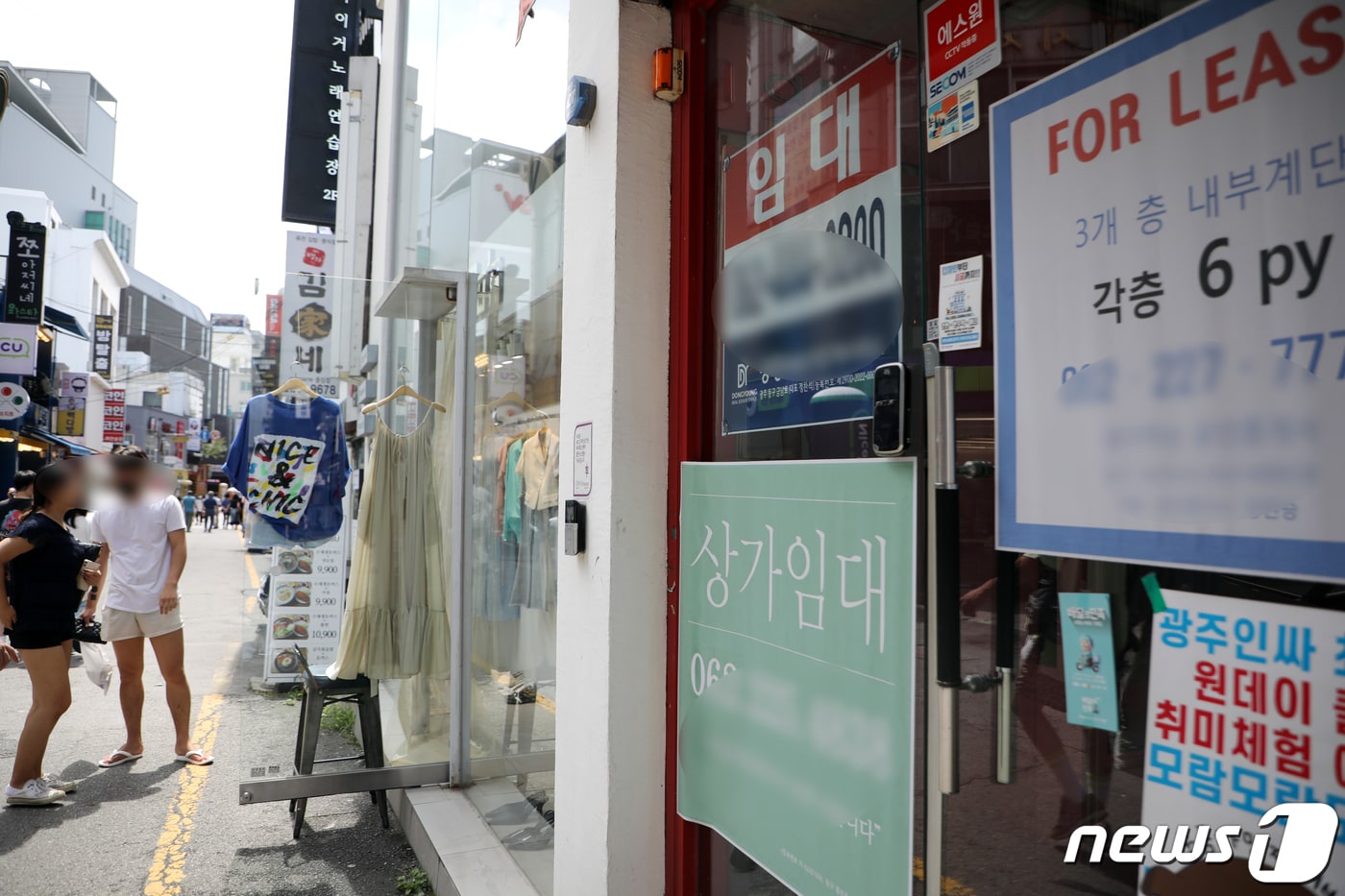 충장로 일대 건물에 임대 광고가 붙은 모습 /뉴스1 ⓒ News1 이승현 기자