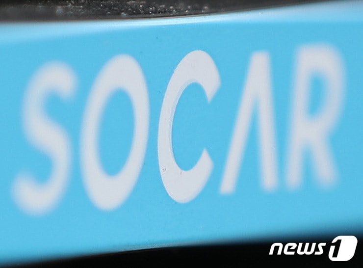 쏘카가 오늘(22일) 한국거래소 유가증권시장에 상장했다. 시초가는 2만8천원으로 공모가와 같은 가격으로 정해졌다. 사진은 22일 주차장에 대기중인 쏘카 차량 번호판 일부 모습. 2022.8.22/뉴스1 ⓒ News1 이성철 기자