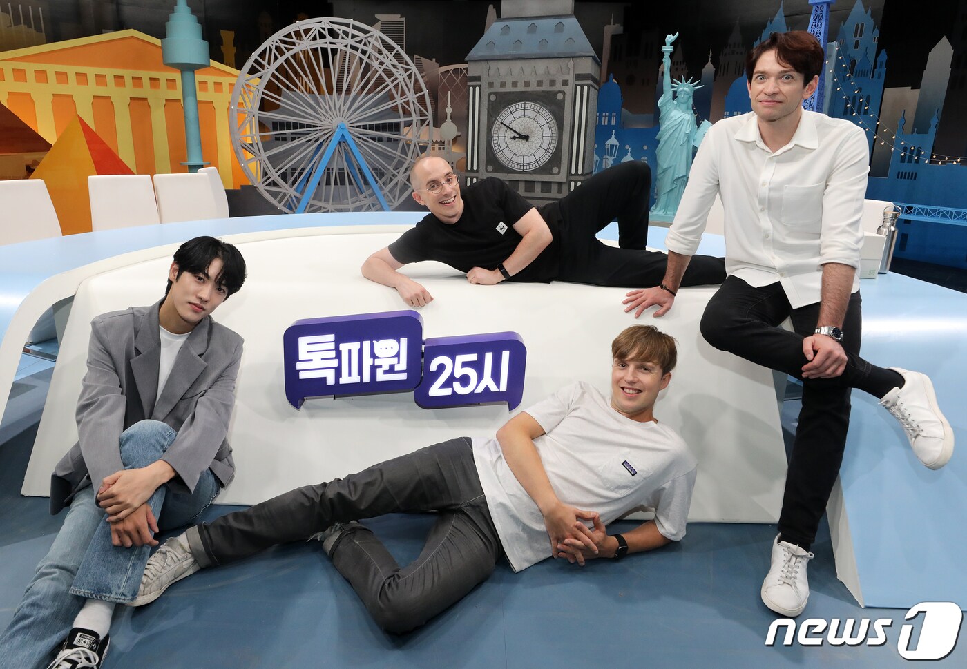 JTBC 예능 '톡파원 25시'에 출연 중인 방송인 다니엘 린데만, 타쿠야, 줄리안, 타일러 라쉬 ⓒ News1 김진환 기자