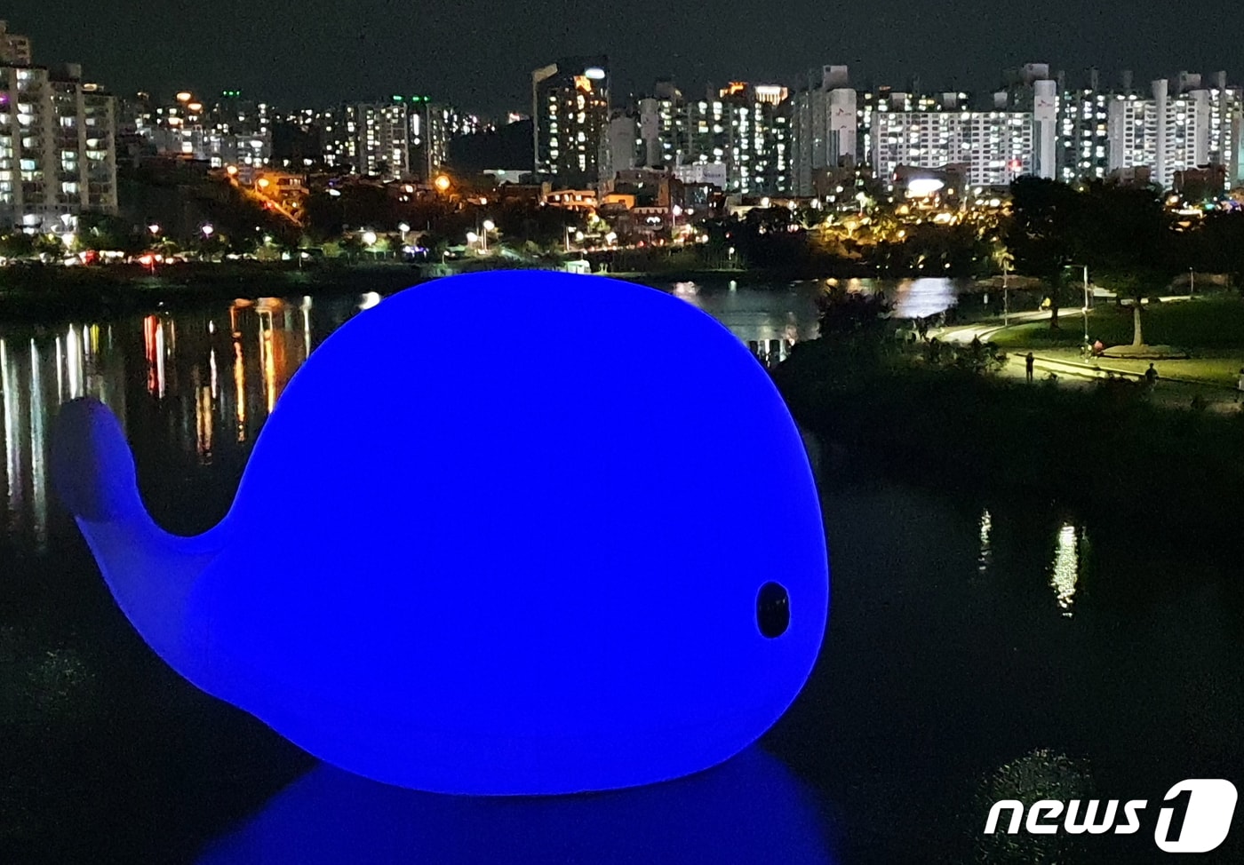 울산 태화강 십리대밭교 아래 설치된 대형 고래 조형물 '러브웨일' (자료사진) 2022.9.23/뉴스1 ⓒ News1