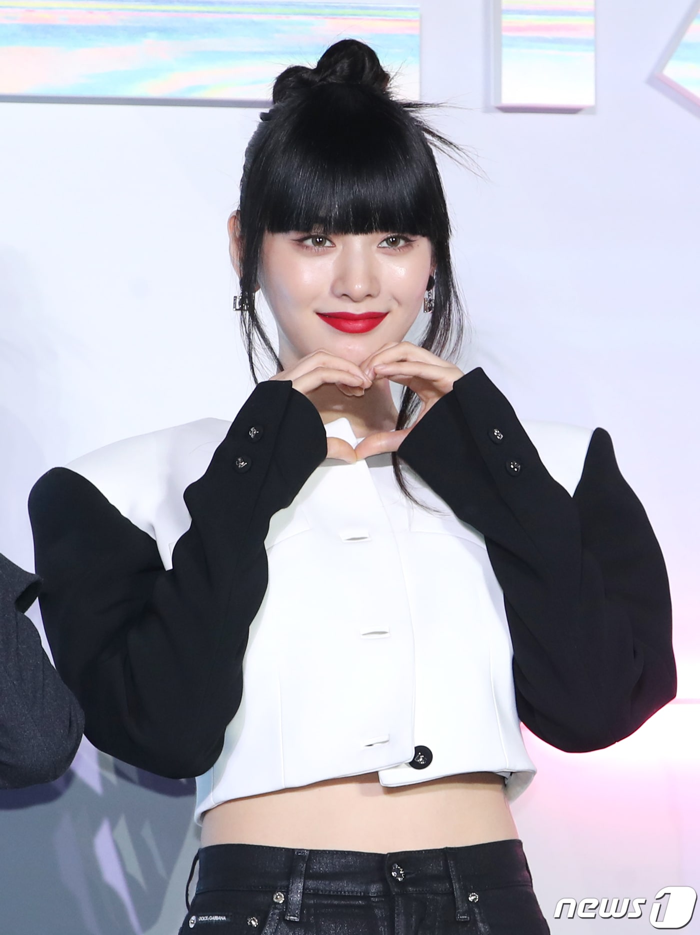 배우 나나가 27일 서울 용산구 CGV 용산아이파크몰에서 열린 넷플릭스 시리즈 '글리치' 제작발표회에서 포즈를 취하고 있다. '글리치'는 외계인이 보이는 지효(전여빈 분)와 외계인을 추적해온 보라(나나 분)가 흔적 없이 사라진 지효 남자친구의 행방을 쫓으며 미확인 미스터리의 실체에 다가서게 되는 추적극이다. 2022.9.27/뉴스1 ⓒ News1 권현진 기자