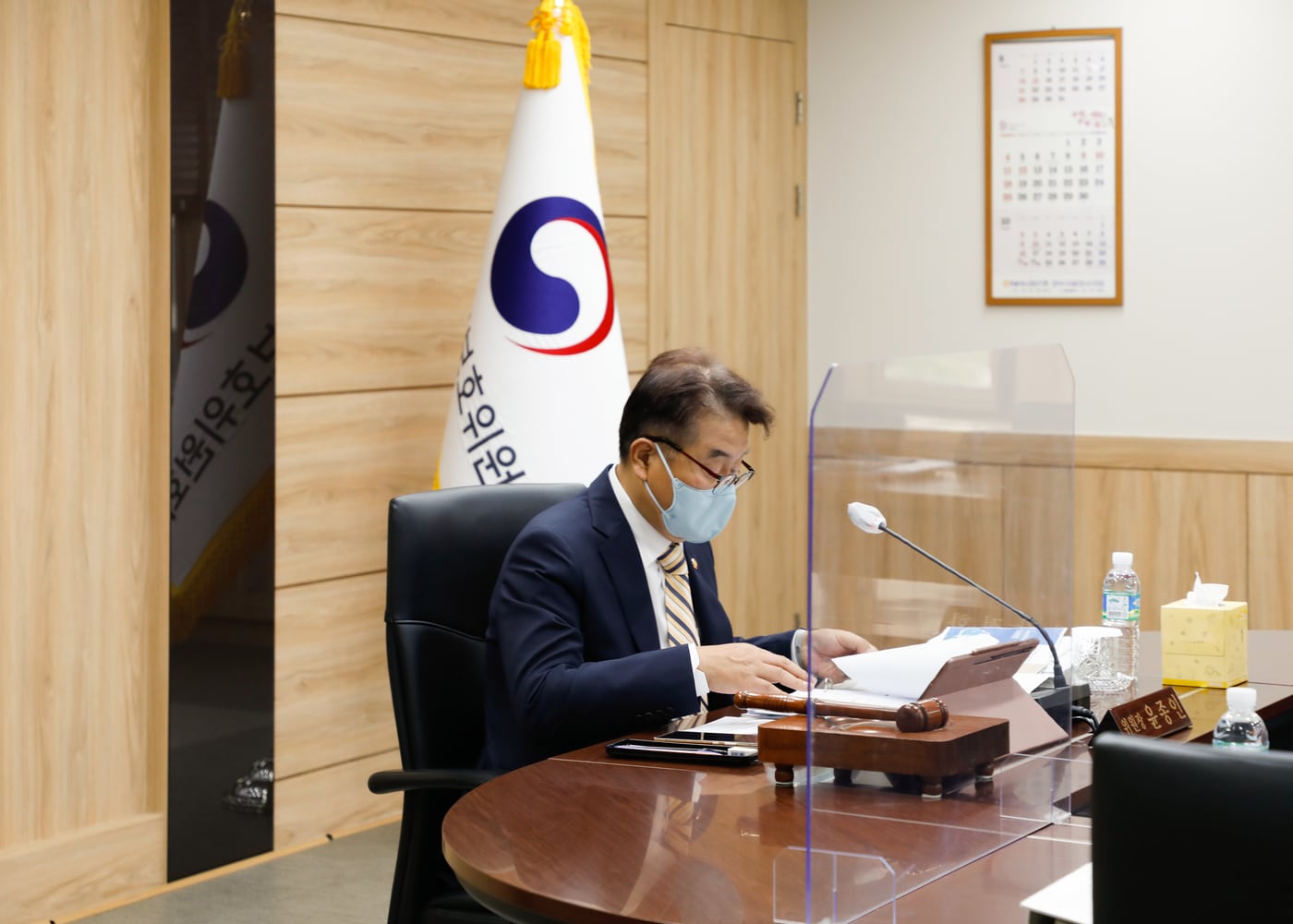 28일 개인정보보호위원회는 제16차 전체회의를 열고 개인정보보호협회가 제출한 '온라인 쇼핑(셀러툴) 민관협력 자율규제 규약안'을 심의·의결했다고 밝혔다. 사진은 윤종인 개인정보보호위원장이 모두발언을 하는 모습 (개보위 제공)