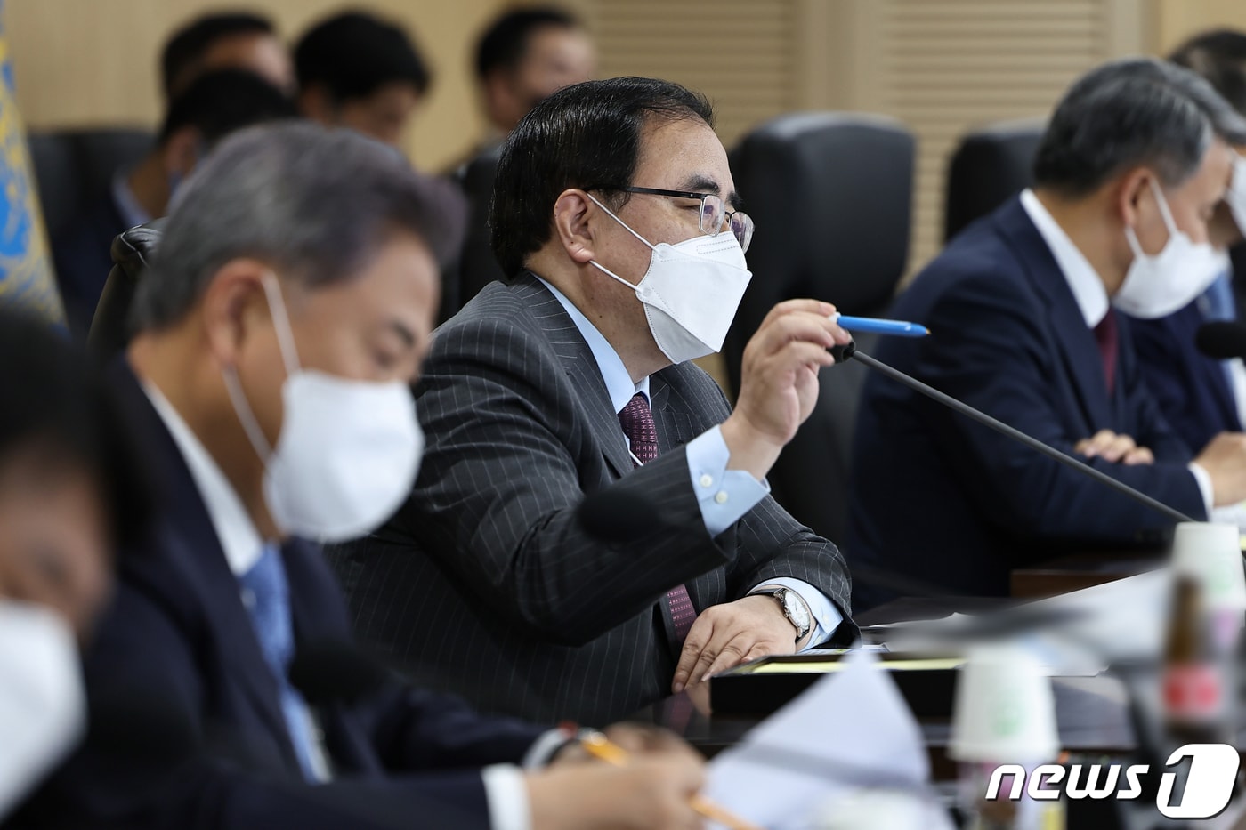 김성한 국가안보실장이 28일 오후 용산 대통령실 국가위기관리센터에서 북한의 단거리 탄도미사일 2발 발사와 관련, 긴급 국가안전보장회의(NSC) 상임위원회를 주재하고 있다. (대통령실 제공) 2022.9.28/뉴스1 ⓒ News1 안은나 기자