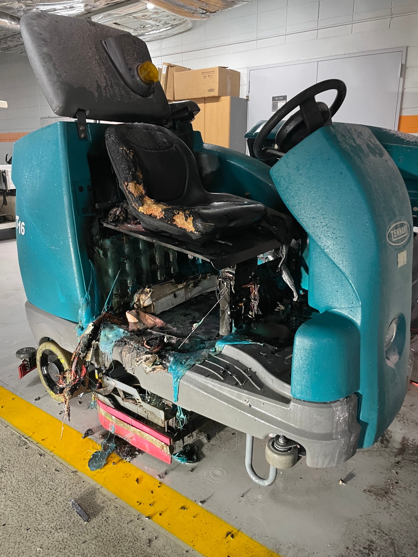 강남구 삼성동 코엑스 전기 청소차 화재(서울 강남소방서 제공)