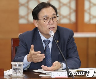 이채익 국민의힘 의원이 30일 오후 울산시청 상황실에서 열린 '국민의힘 울산시당·울산시 당정협의회'에서 발언을 하고 있다. 2022.9.30/뉴스1 ⓒ News1 윤일지 기자