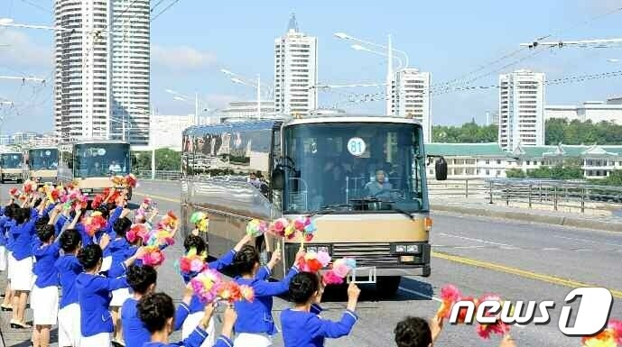 (평양 노동신문=뉴스1) = 북한 노동당 기관지 노동신문은 7일 "공화국 창건 74돌 경축 행사 참가자들이 6일 수도 평양에 도착했다＂라고 보도했다. 북한은 오는 9일 정권 수립일 74주년을 맞는다. [국내에서만 사용가능. 재배포 금지. DB 금지. For Use Only in the Republic of Korea. Redistribution Prohibited] rodongphoto@news1.kr