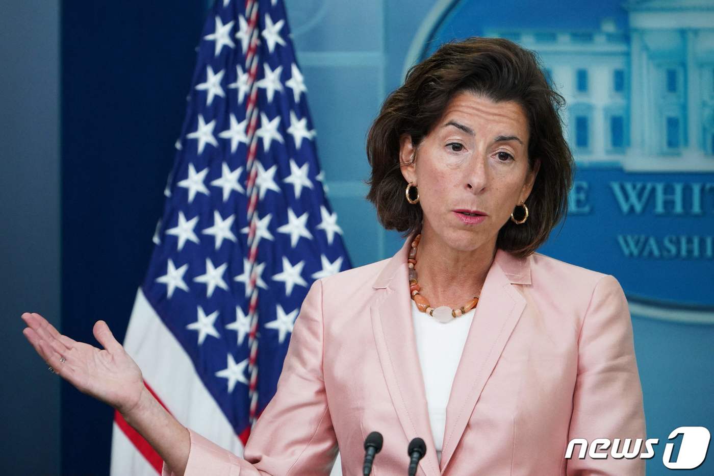 지나 러몬도 미국 상무부 장관이 6일(현지시간) 워싱턴D.C 백악관에서 반도체법 관련 브리핑을 하고 있다. 2022.09.07 ⓒ AFP=뉴스1 ⓒ News1 정윤미 기자