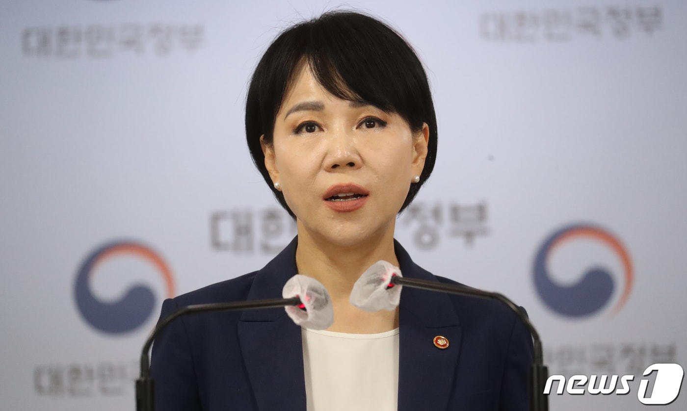 전현희 국민권익위원회 위원장이 8일 오전 서울 종로구 세종대로 정부서울청사에서 감사원 감사 재연장 관련 기자회견을 하고 있다. 2022.9.8/뉴스1 ⓒ News1 김명섭 기자