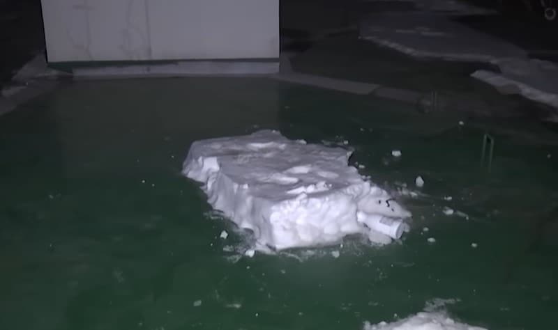 초등학교 6학년 A군은 같은 학교 9세 후배 B양을 아파트 옥상으로 유인, '눈 침대'에 눕혀 성추행했다. (MBC)