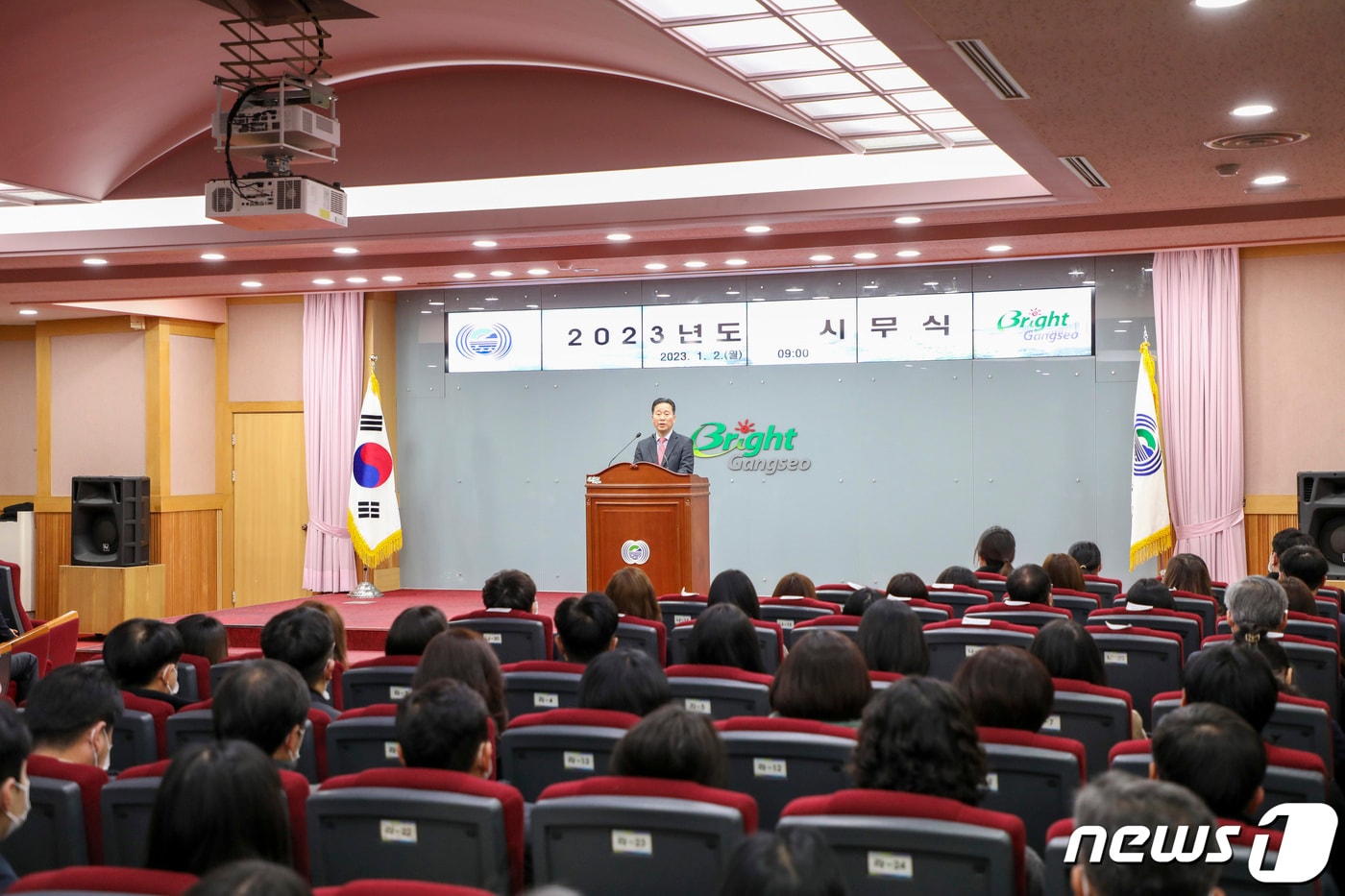 2일 오전 9시 열린 시무식에서 김형찬 부산 강서구청장이 인사말을 하고 있다. &#40;강서구 제공&#41;